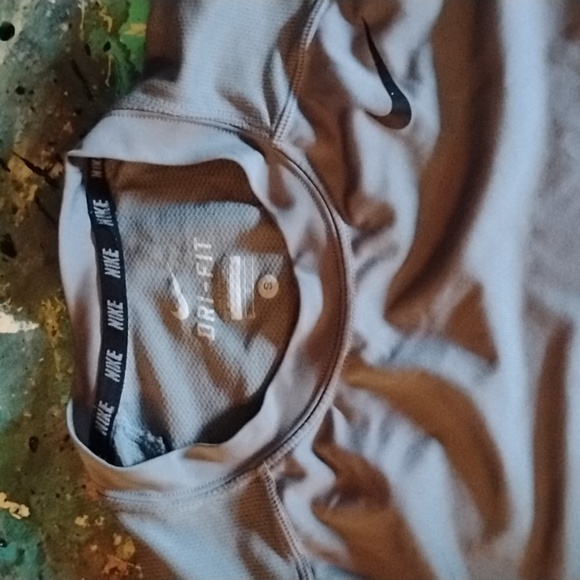Nike Dri-FIT very clean no stains or marks - Picture 2 of 4